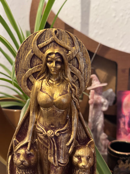 FREYA GODDESS STATUE