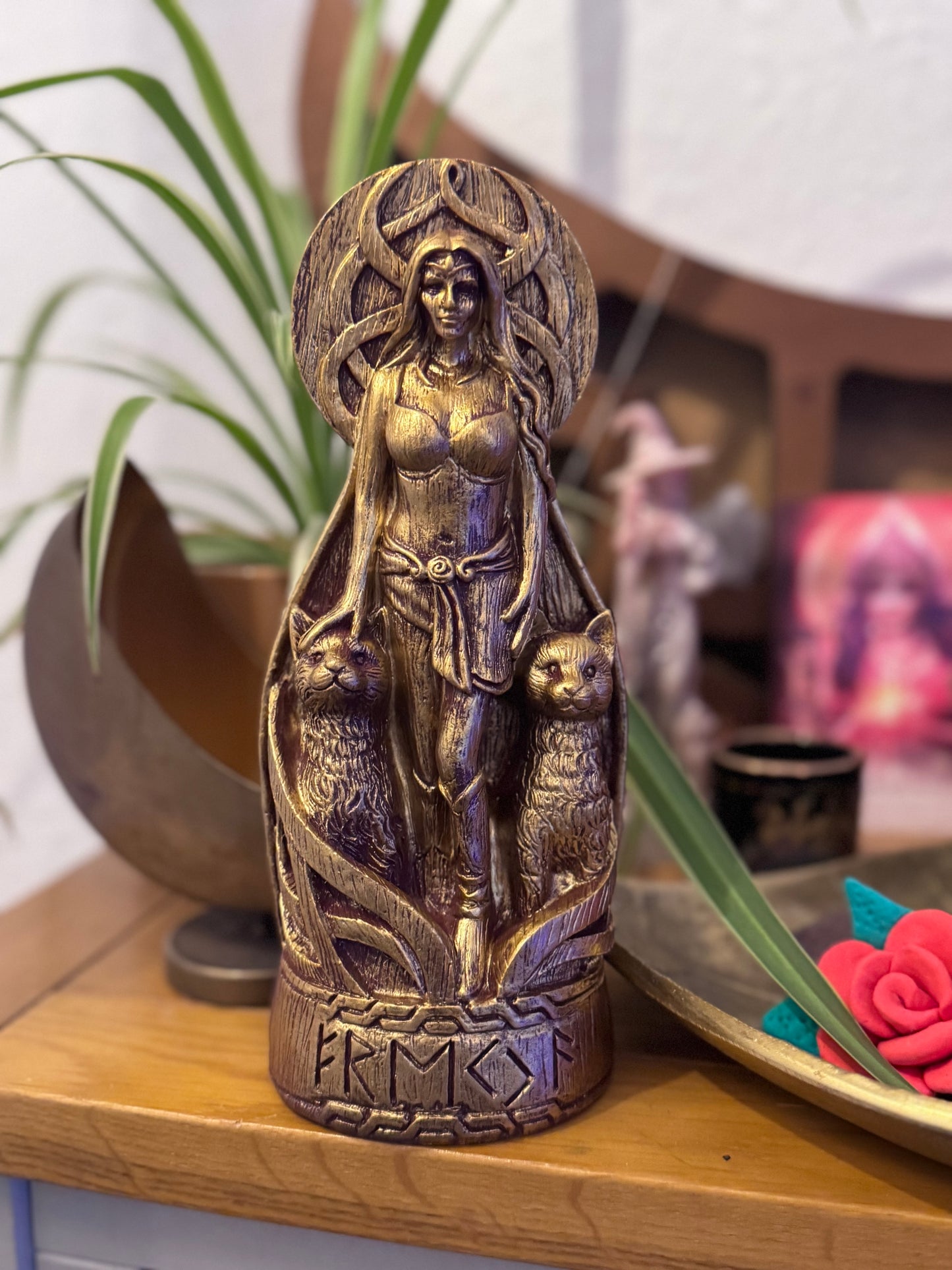 FREYA GODDESS STATUE